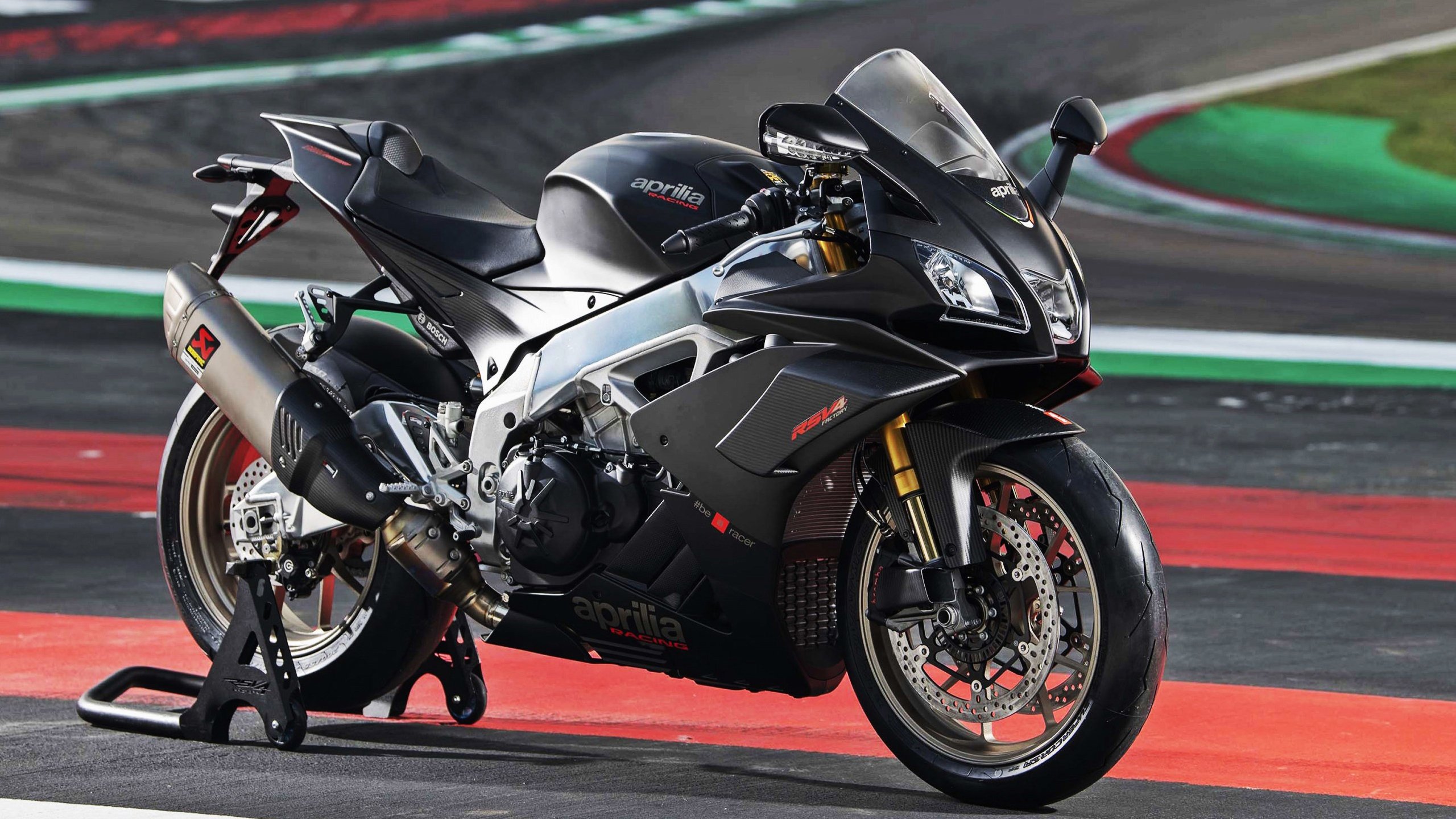 开云体育开云-史上最精彩的“瞬间对决”：谁的表现最令人震撼？，瞬间对应的词